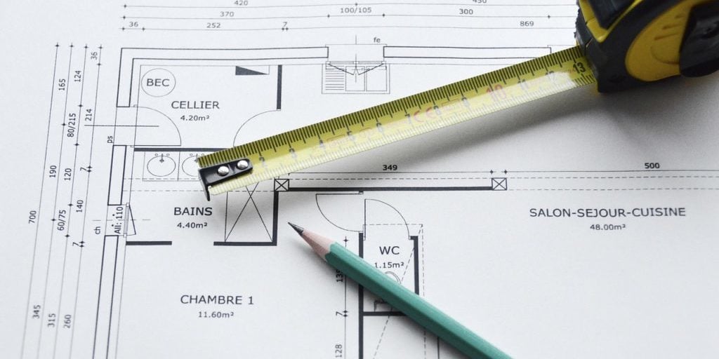 Plantas de imóveis mostrando escalas de construção